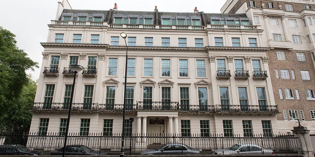 A Hong Kong property tycoon is in contract to buy a $262 million mansion in London. The deal stands to shatter the UK’s real-estate record.